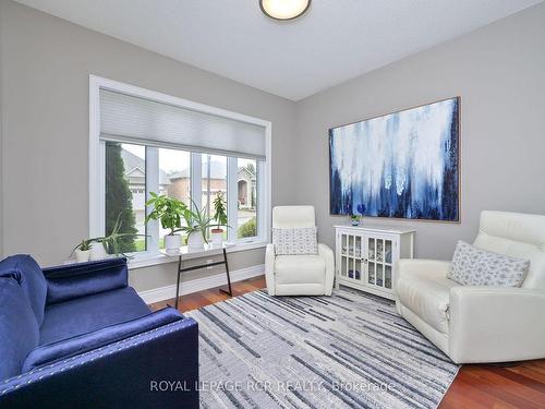 111 Ridge Way, New Tecumseth, ON - Indoor Photo Showing Living Room