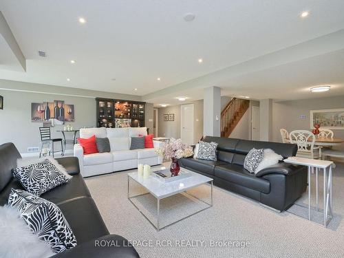 111 Ridge Way, New Tecumseth, ON - Indoor Photo Showing Living Room