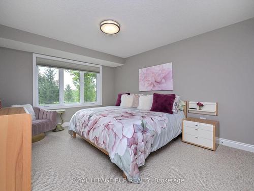 111 Ridge Way, New Tecumseth, ON - Indoor Photo Showing Bedroom