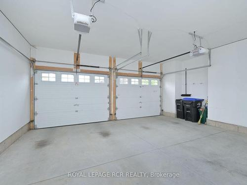 111 Ridge Way, New Tecumseth, ON - Indoor Photo Showing Garage