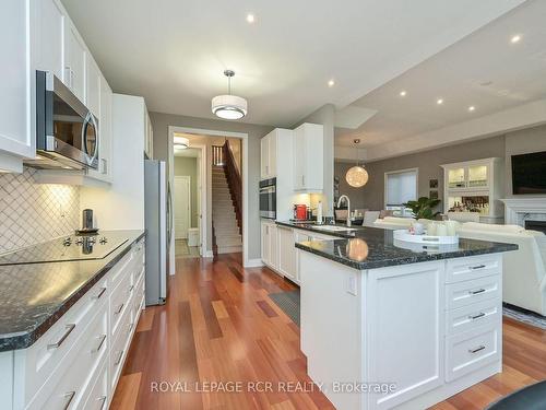 111 Ridge Way, New Tecumseth, ON - Indoor Photo Showing Kitchen With Upgraded Kitchen