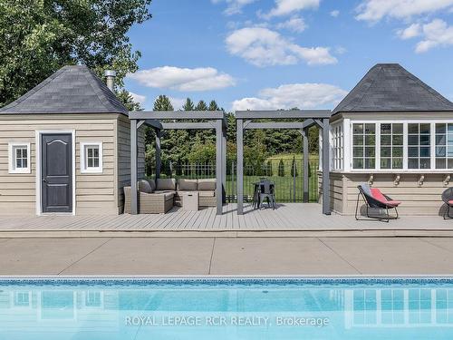 111 Lake Woods Dr, Whitchurch-Stouffville, ON 