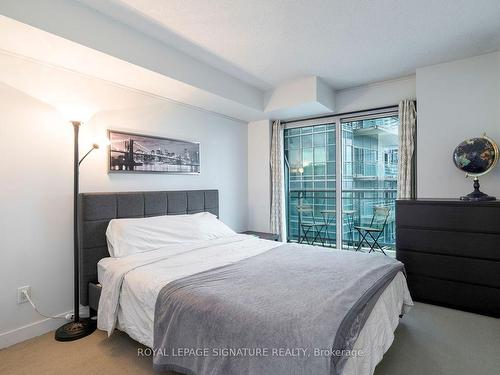 1214-155 Legion Rd N, Toronto, ON - Indoor Photo Showing Bedroom