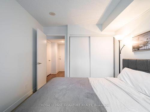 1214-155 Legion Rd N, Toronto, ON - Indoor Photo Showing Bedroom