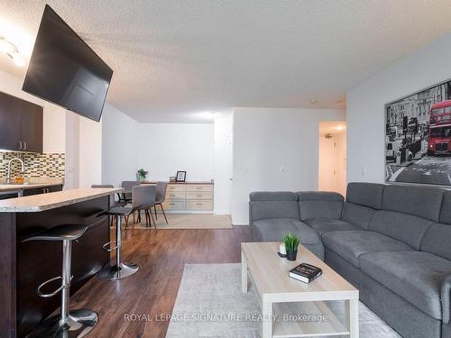 1214-155 Legion Rd N, Toronto, ON - Indoor Photo Showing Living Room