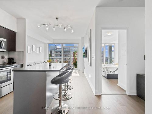 708-55 Speers Rd, Oakville, ON - Indoor Photo Showing Kitchen