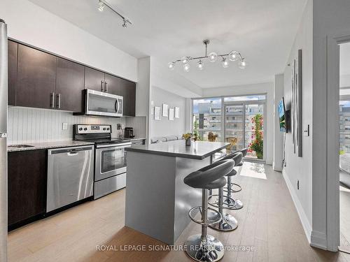 708-55 Speers Rd, Oakville, ON - Indoor Photo Showing Kitchen