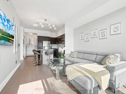 708-55 Speers Rd, Oakville, ON - Indoor Photo Showing Living Room