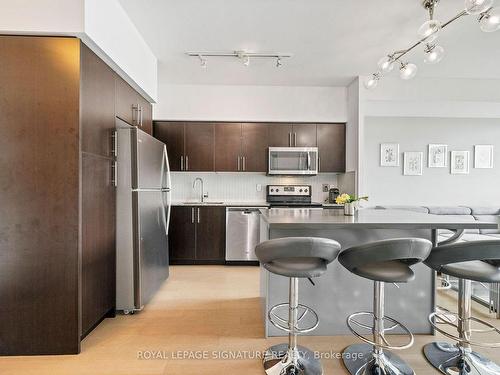 708-55 Speers Rd, Oakville, ON - Indoor Photo Showing Kitchen