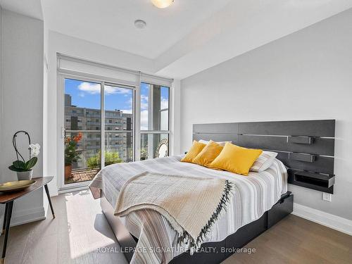 708-55 Speers Rd, Oakville, ON - Indoor Photo Showing Bedroom