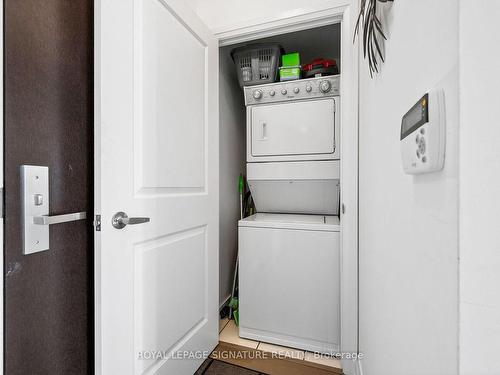 708-55 Speers Rd, Oakville, ON - Indoor Photo Showing Laundry Room