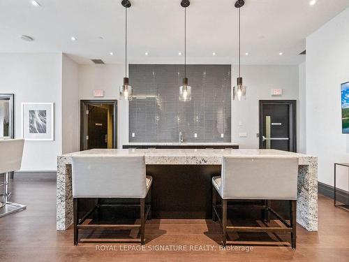 708-55 Speers Rd, Oakville, ON - Indoor Photo Showing Kitchen With Upgraded Kitchen