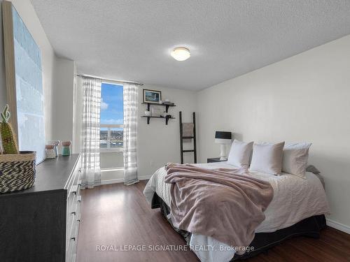 1908-25 Kensington Rd, Brampton, ON - Indoor Photo Showing Bedroom