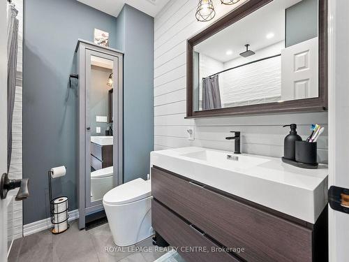 102 Twenty Third St, Toronto, ON - Indoor Photo Showing Bathroom