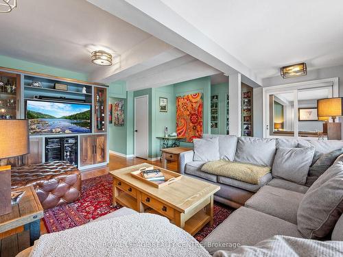 102 Twenty Third St, Toronto, ON - Indoor Photo Showing Living Room