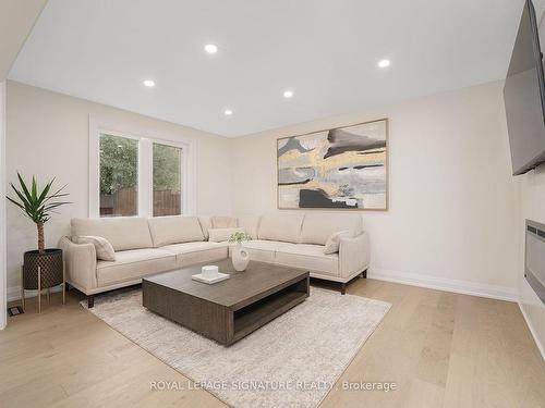 52 Watt St, Guelph, ON - Indoor Photo Showing Living Room