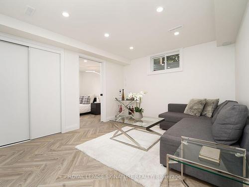 52 Watt St, Guelph, ON - Indoor Photo Showing Living Room