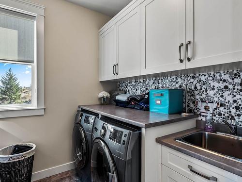 2680 Telford Drive, Kamloops, BC - Indoor Photo Showing Laundry Room