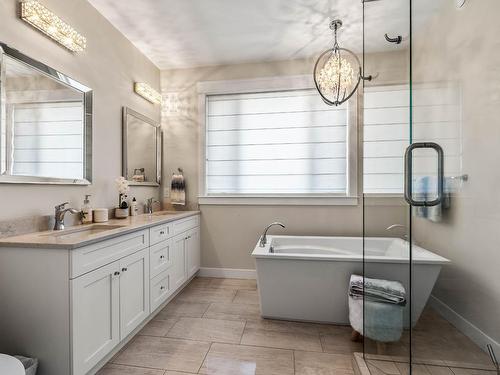 2680 Telford Drive, Kamloops, BC - Indoor Photo Showing Bathroom