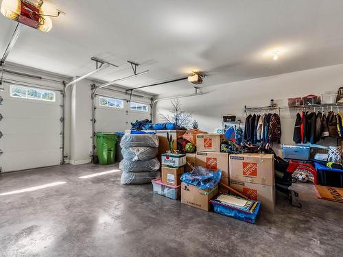 2680 Telford Drive, Kamloops, BC - Indoor Photo Showing Garage