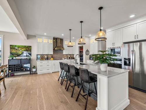 2680 Telford Drive, Kamloops, BC - Indoor Photo Showing Kitchen With Upgraded Kitchen