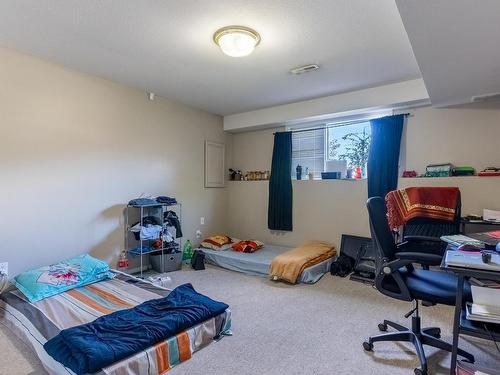 935 Dominion Street, Kamloops, BC - Indoor Photo Showing Bedroom