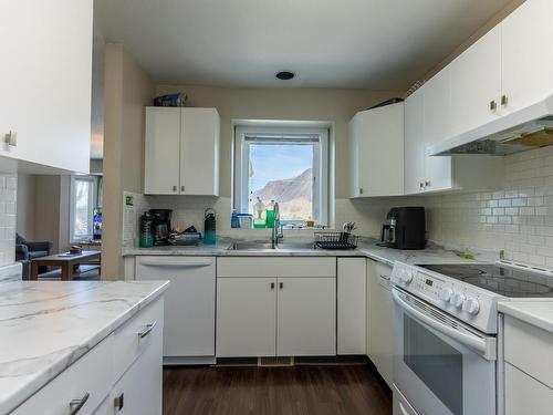 935 Dominion Street, Kamloops, BC - Indoor Photo Showing Kitchen