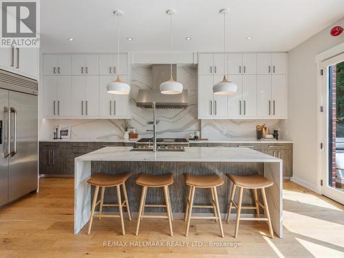 37 Elmview Drive, Toronto (Birchcliffe-Cliffside), ON - Indoor Photo Showing Kitchen With Upgraded Kitchen