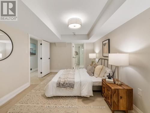 37 Elmview Drive, Toronto (Birchcliffe-Cliffside), ON - Indoor Photo Showing Bedroom