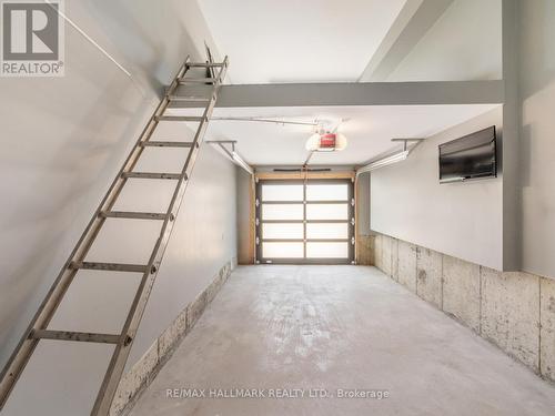 37 Elmview Drive, Toronto (Birchcliffe-Cliffside), ON - Indoor Photo Showing Garage