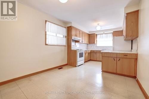 746 Runningbrook Drive, Mississauga (Applewood), ON - Indoor Photo Showing Kitchen