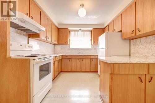 746 Runningbrook Drive, Mississauga (Applewood), ON - Indoor Photo Showing Kitchen