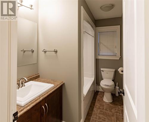 17 Whiteford Place, St. John'S, NL - Indoor Photo Showing Bathroom