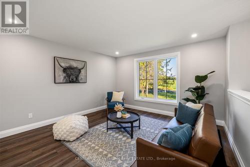 971 Powerline Road, Quinte West, ON - Indoor Photo Showing Living Room