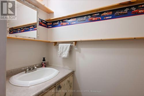 6 Robert Lane, Halton Hills (Georgetown), ON - Indoor Photo Showing Bathroom