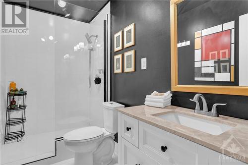 Main floor bathroom - 839 Nicholson Avenue, Ottawa, ON - Indoor Photo Showing Bathroom