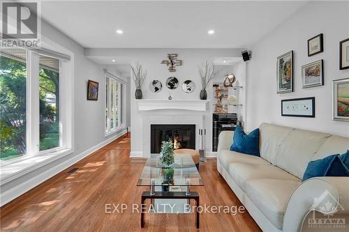 839 Nicholson Avenue, Ottawa, ON - Indoor Photo Showing Living Room With Fireplace