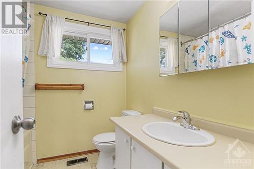 Main Bath 2nd floor - 467 Moodie Drive Unit#F, Ottawa, ON - Indoor Photo Showing Bathroom