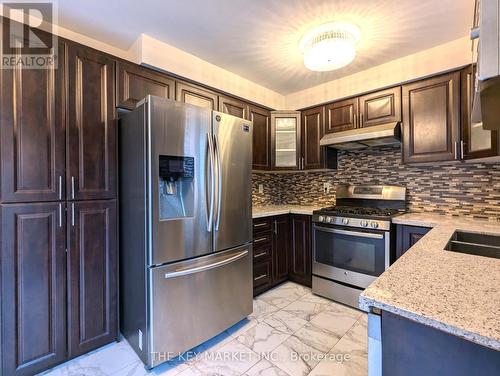 5479 Cosmic Crescent, Mississauga, ON - Indoor Photo Showing Kitchen With Stainless Steel Kitchen With Upgraded Kitchen