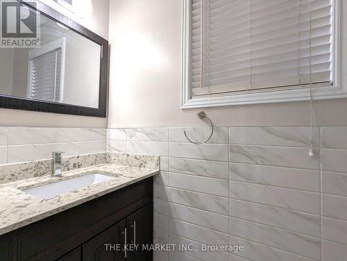 5479 Cosmic Crescent, Mississauga, ON - Indoor Photo Showing Bathroom