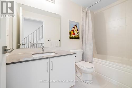 121 William Duncan Road, Toronto (Downsview-Roding-Cfb), ON - Indoor Photo Showing Bathroom