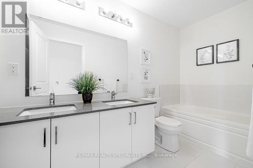 121 William Duncan Road, Toronto (Downsview-Roding-Cfb), ON - Indoor Photo Showing Bathroom