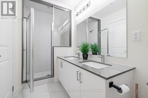 121 William Duncan Road, Toronto (Downsview-Roding-Cfb), ON - Indoor Photo Showing Bathroom