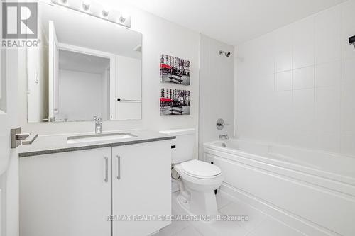 121 William Duncan Road, Toronto (Downsview-Roding-Cfb), ON - Indoor Photo Showing Bathroom