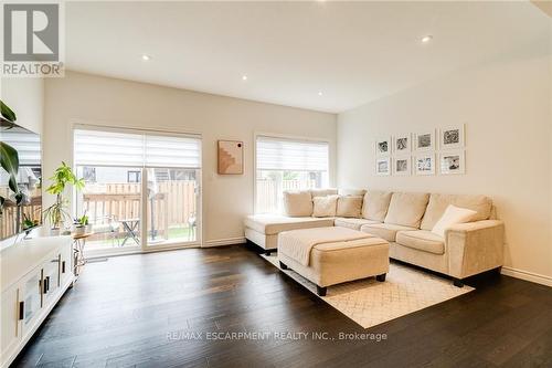 32 Greenwich Avenue, Hamilton (Stoney Creek Mountain), ON - Indoor Photo Showing Living Room