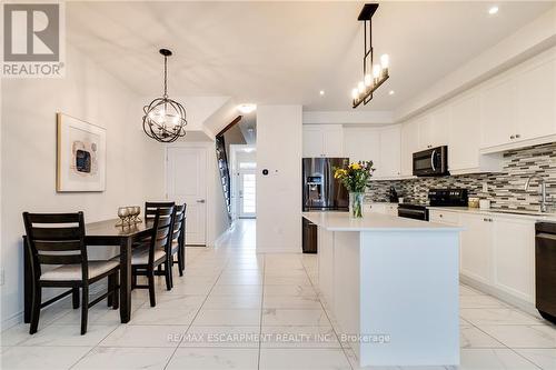 32 Greenwich Avenue, Hamilton (Stoney Creek Mountain), ON - Indoor Photo Showing Kitchen With Upgraded Kitchen