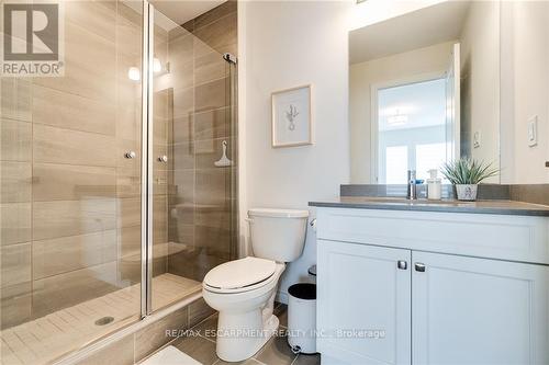 32 Greenwich Avenue, Hamilton (Stoney Creek Mountain), ON - Indoor Photo Showing Bathroom