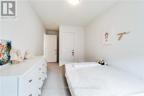 32 Greenwich Avenue, Hamilton (Stoney Creek Mountain), ON - Indoor Photo Showing Bedroom