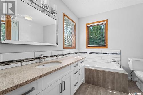 114 Braeburn Crescent, Saskatoon, SK - Indoor Photo Showing Bathroom