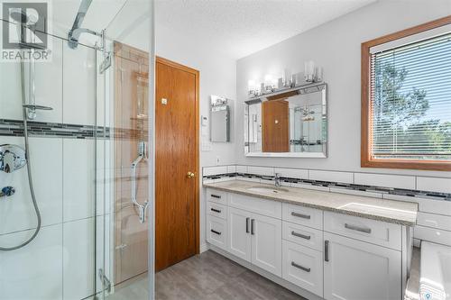 114 Braeburn Crescent, Saskatoon, SK - Indoor Photo Showing Bathroom